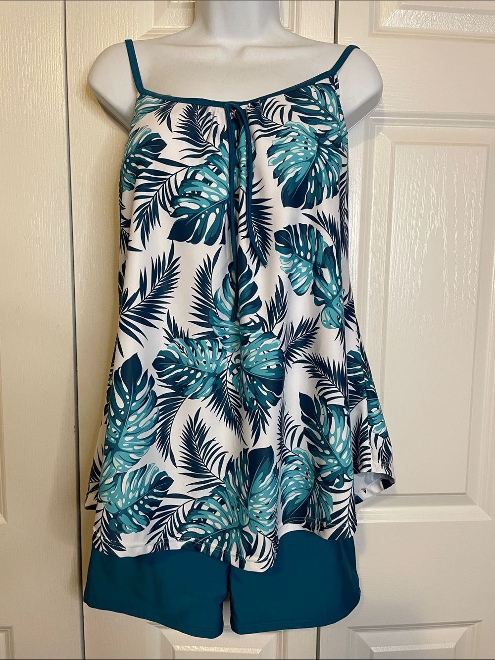 Tropical Print Tankini with Boy-shorts Women’s L Teal White